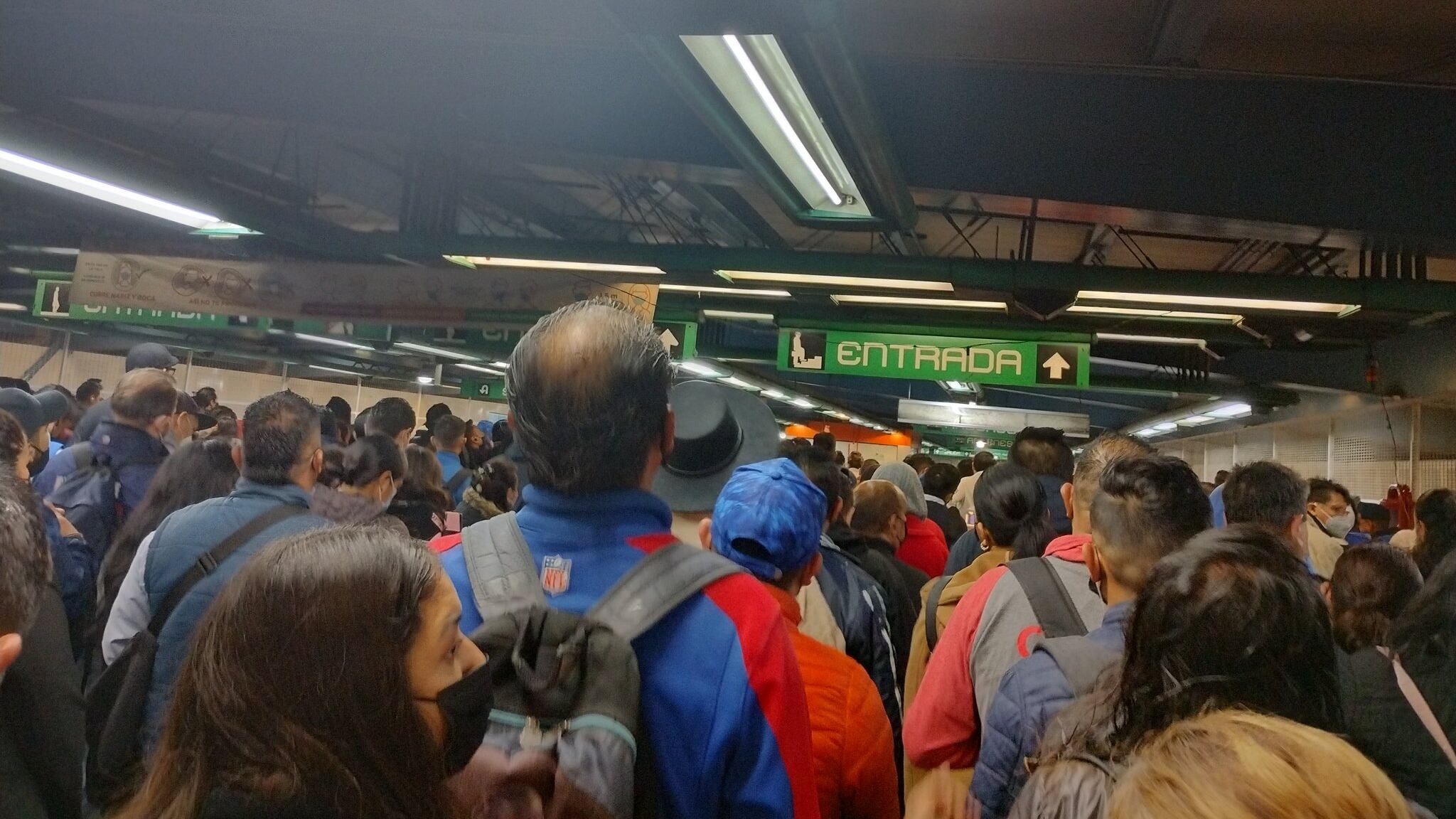 El servicio de transporte presenta retrasos en algunas líneas.