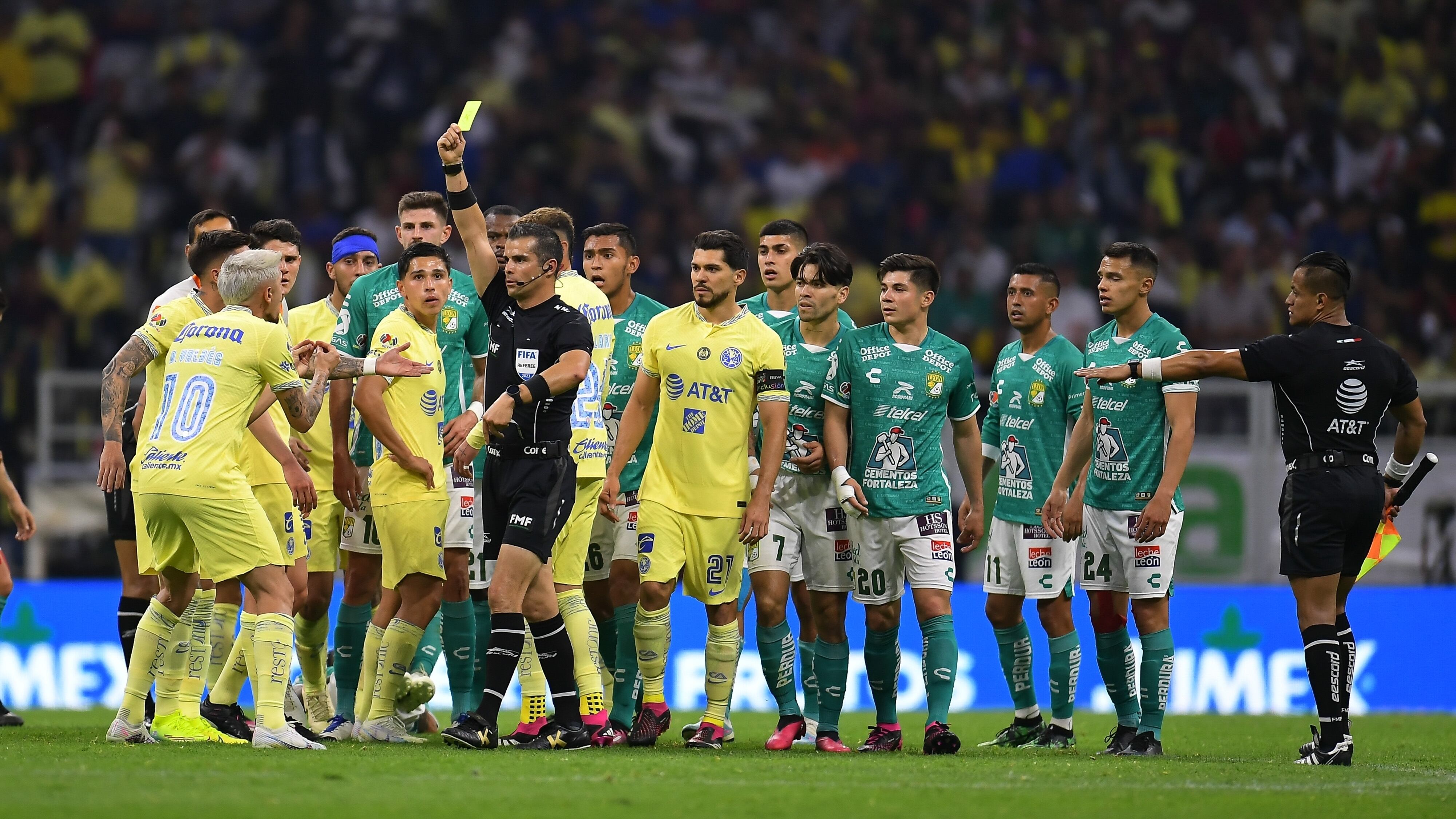 Los árbitros reciben un jugoso salario por pitar partidos de Primera División.
