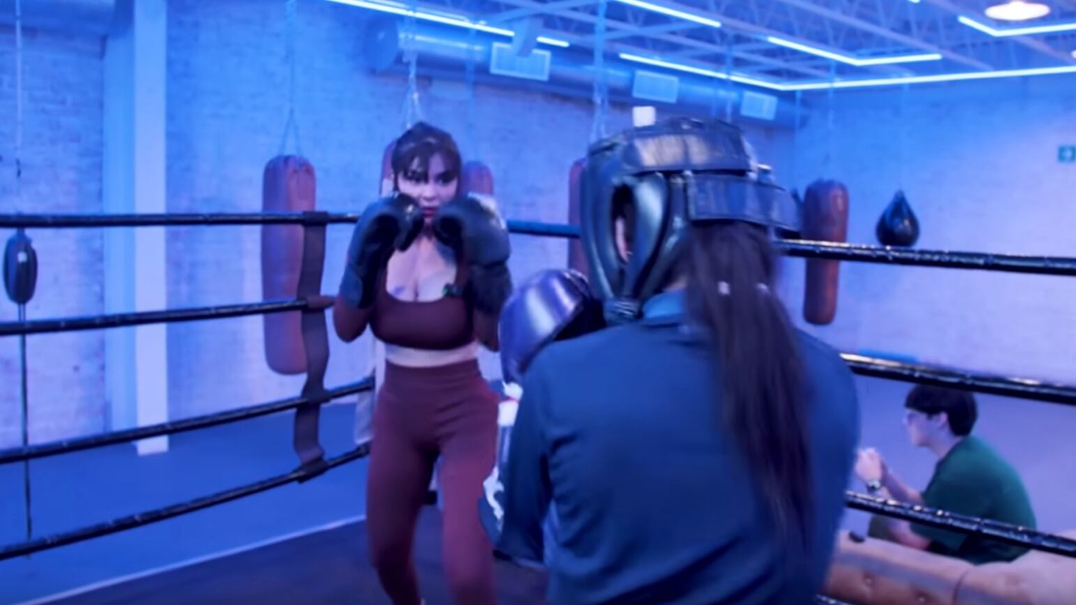 Karely Ruiz y Alana Flores