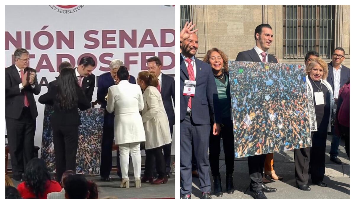 Le regalaron una fotografía al presidente de la marcha de festejo de cuatro años de "transformación". (Twitter/Luis Antonio Rojas)