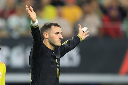 ¿Se pierde otro Mundial? Milan confirma operación de Santiago Giménez