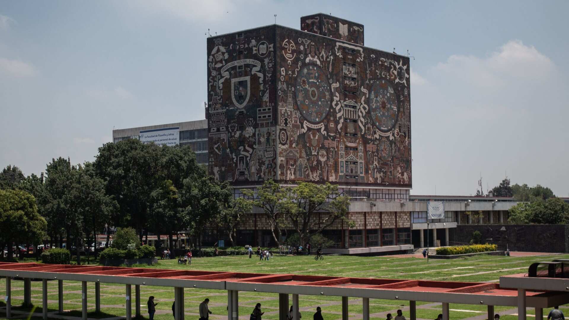 La Universidad Nacional Autónoma de México.