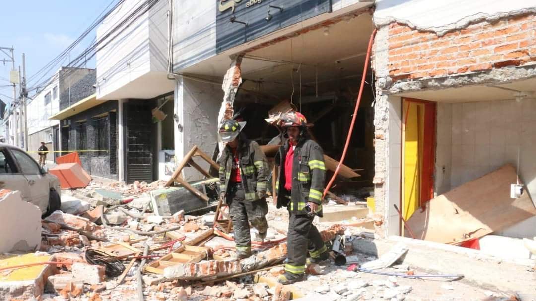 Al lugar se dieron cita elementos de Protección Civil de Toluca y del Servicio de Urgencias del Estado de México para ayudar a las personas heridas.