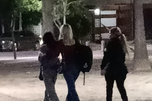 Adolescente sale de clases y olvida cómo regresar a su casa; Policía de Monterrey la encontró horas más tarde