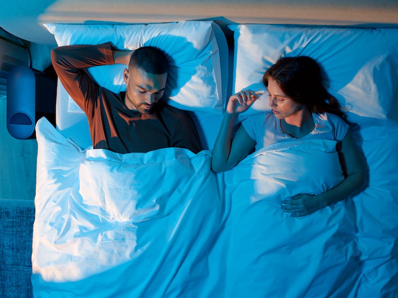 Esta tecnología optimiza el descanso mediante sensores inteligentes, ideal para madres con un estilo de vida activo