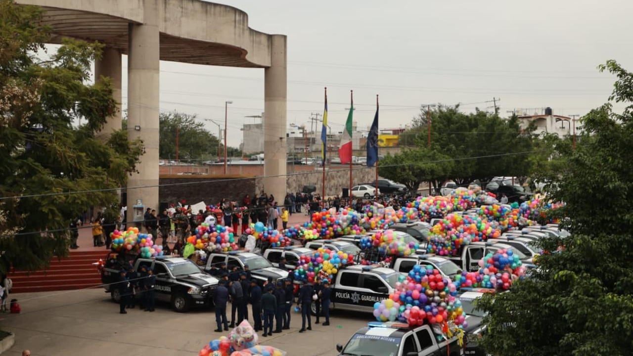 La Comisaría de Seguridad Ciudadana de Guadalajara invita a la población a sumarse a su campaña “Nos Toca Regalar 2024”, una iniciativa que busca recolectar juguetes, ropa, dulces y despensas para niñas y niños en situación vulnerable de la ciudad.