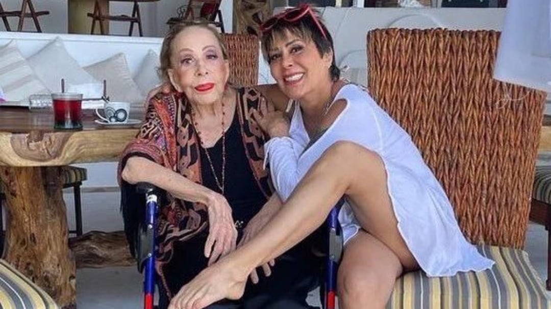 Silvia Pinal acompañó a su hija Alejandra en la celebración de sus 55 años