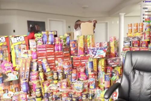 ¿Quién es Kai Cenat, streamer que encendió fuegos artificiales en su departamento?