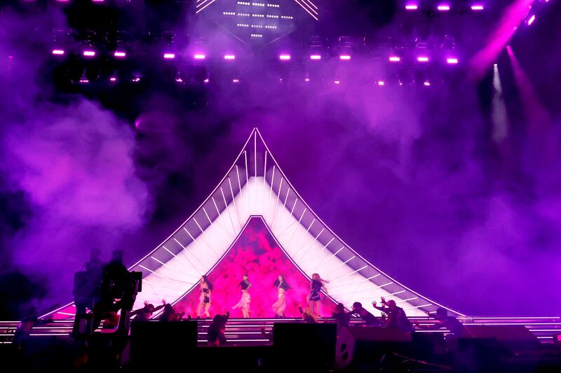 La girl band surcoreana dio una muestra de la producción que traerá a México, durante su show en Coachella.