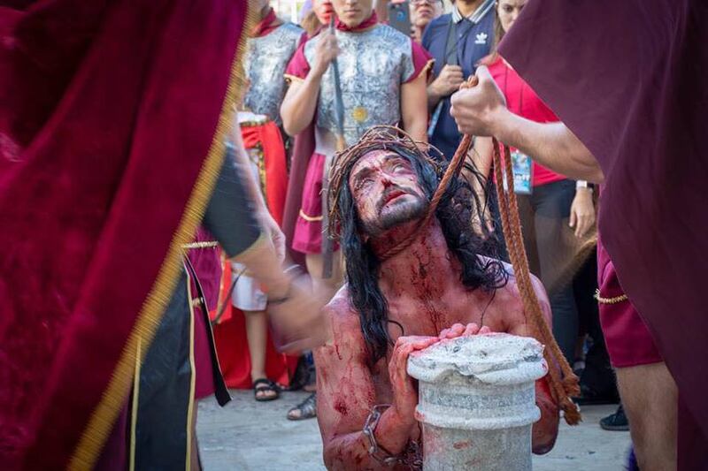 Tradicional vía crucis viviente inspirado en la pasión de Jesucristo.