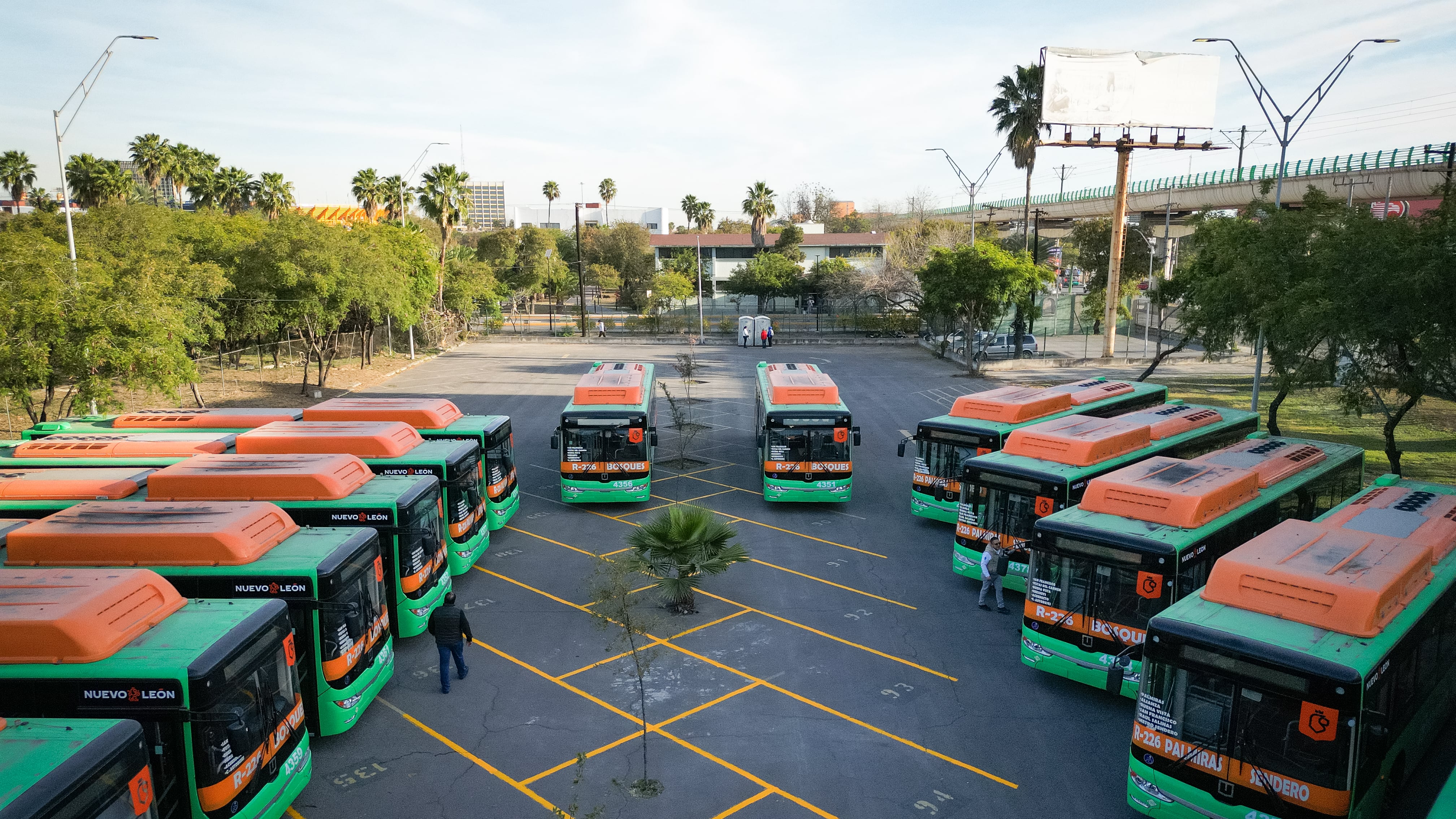 El Ejecutivo Estatal entregó nuevas unidades para mejorar la movilidad