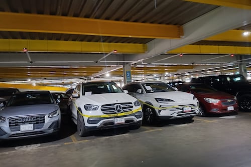 Autos abandonados en el AICM encienden alertas de seguridad rumbo al Mundial 2026