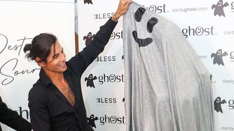 Julio Iglesias Jr. presenta a su novia como a un fantasma