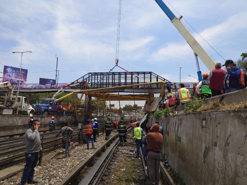 Trabajos en la Línea 5 del Metro para retirar tráiler y puente