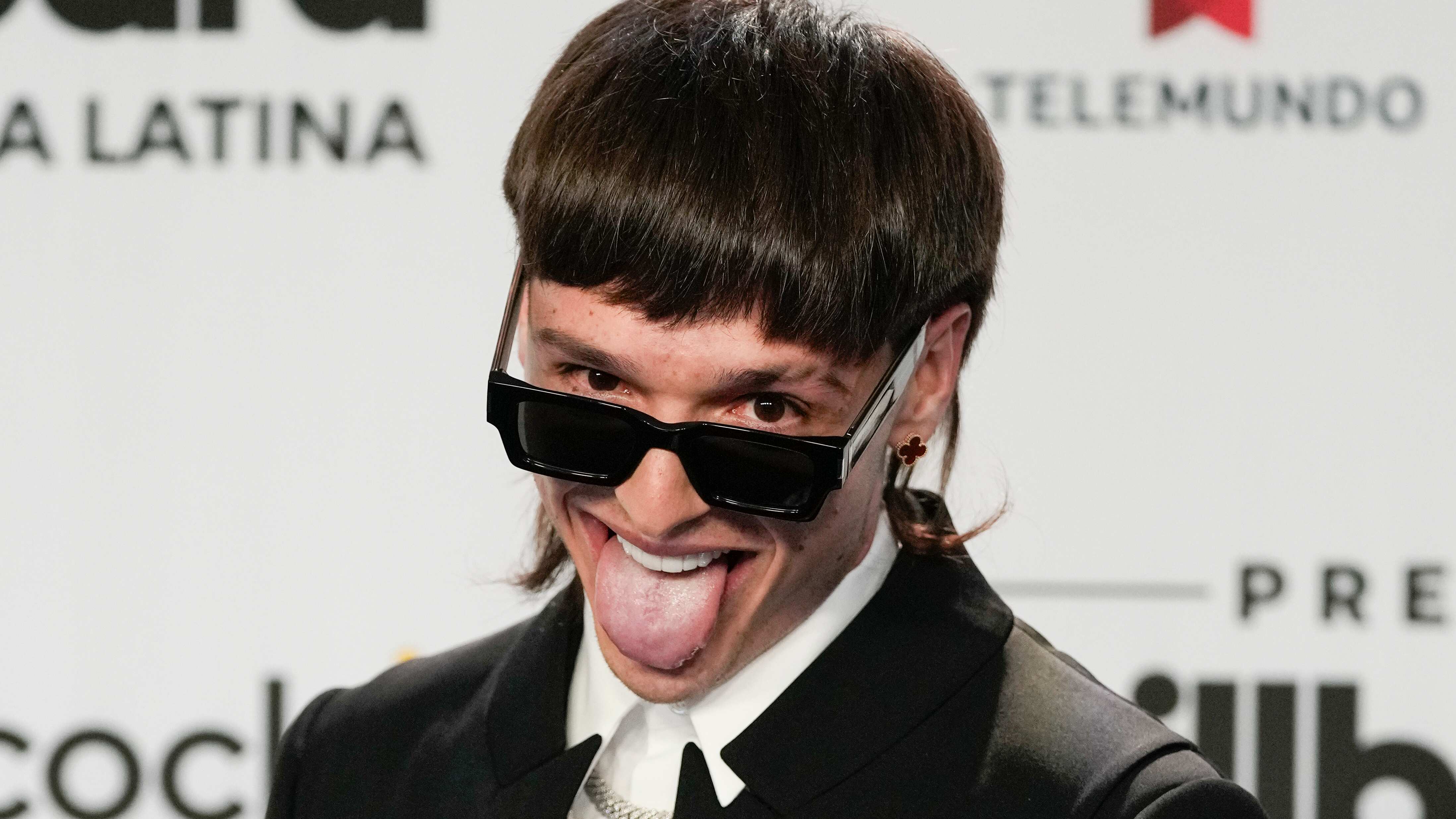 Peso Pluma arrasa en los premios Billboard Latin 2023 como artista del año