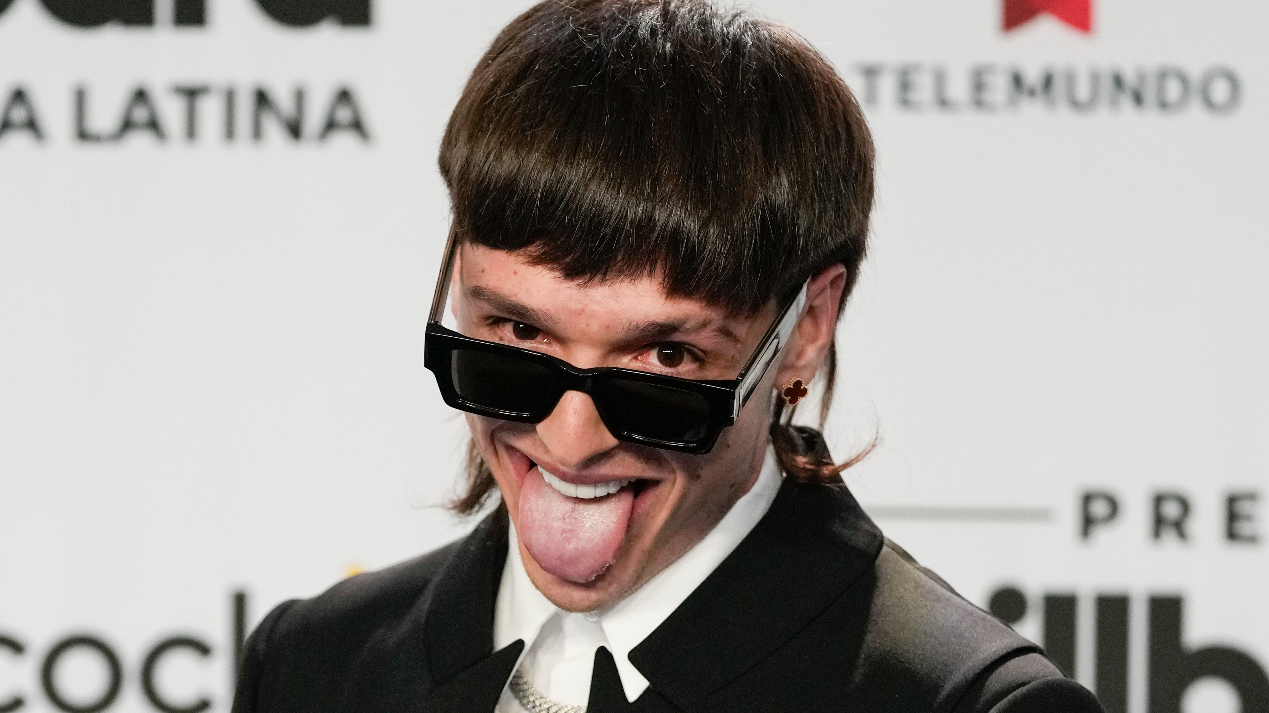 Peso Pluma arrasa en los premios Billboard Latin 2023 como artista del año