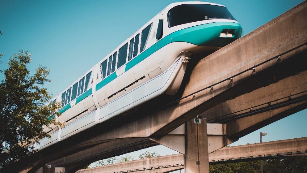 El monorriel se usa con éxito en diferentes ciudades del mundo y representaría un excelente avance en el transporte.
