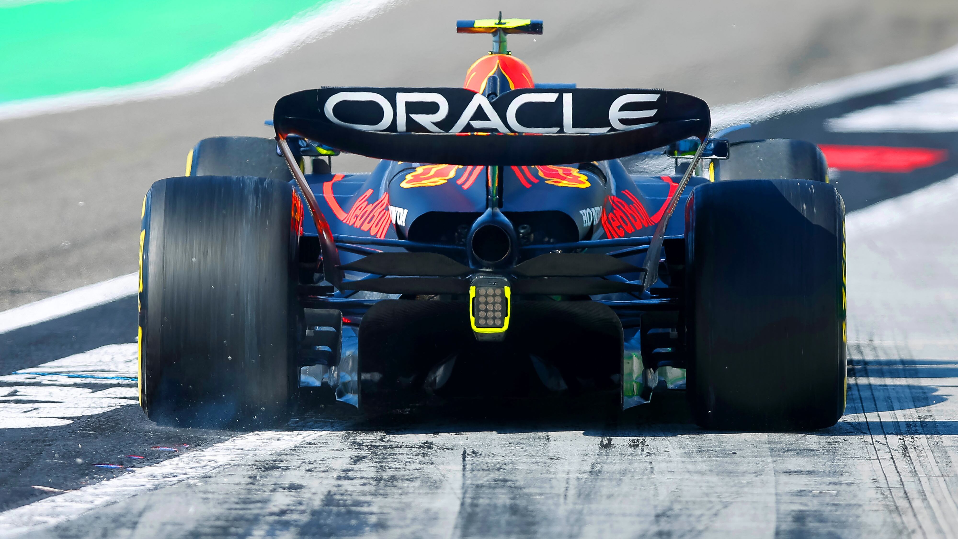 Sergio Pérez busca trascender en Bahréin