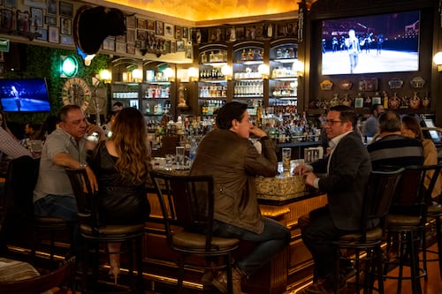 Exige Kuri a bares invertir en seguridad: “si no pueden, que cierren”