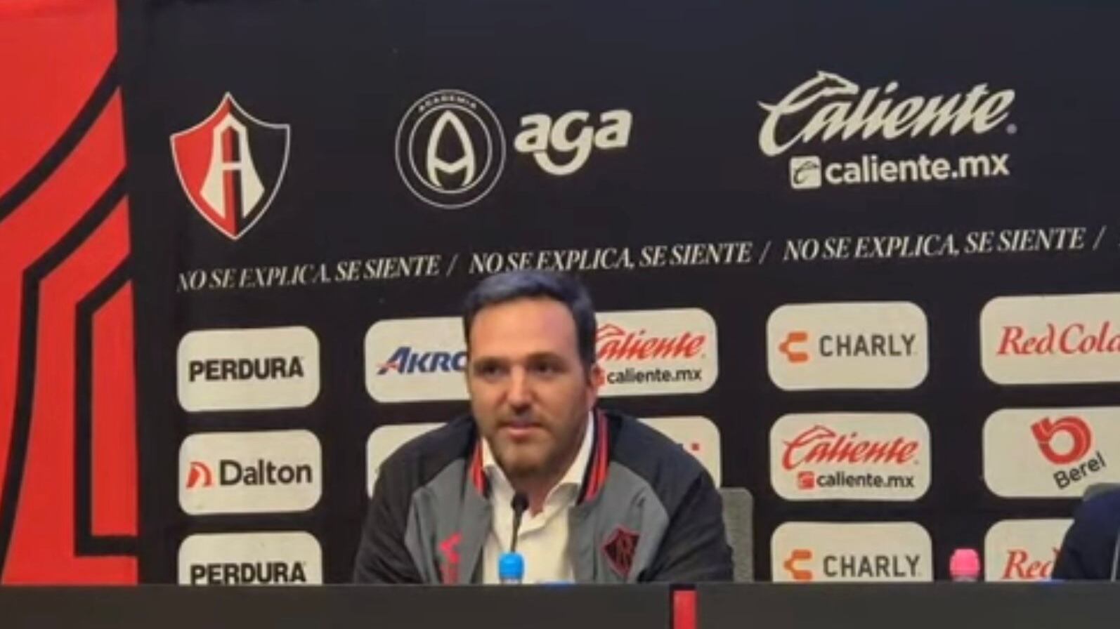 Germán Brunati en conferencia de prensa para anunciarlo como nuevo presidente deportivo del Club Atlas.