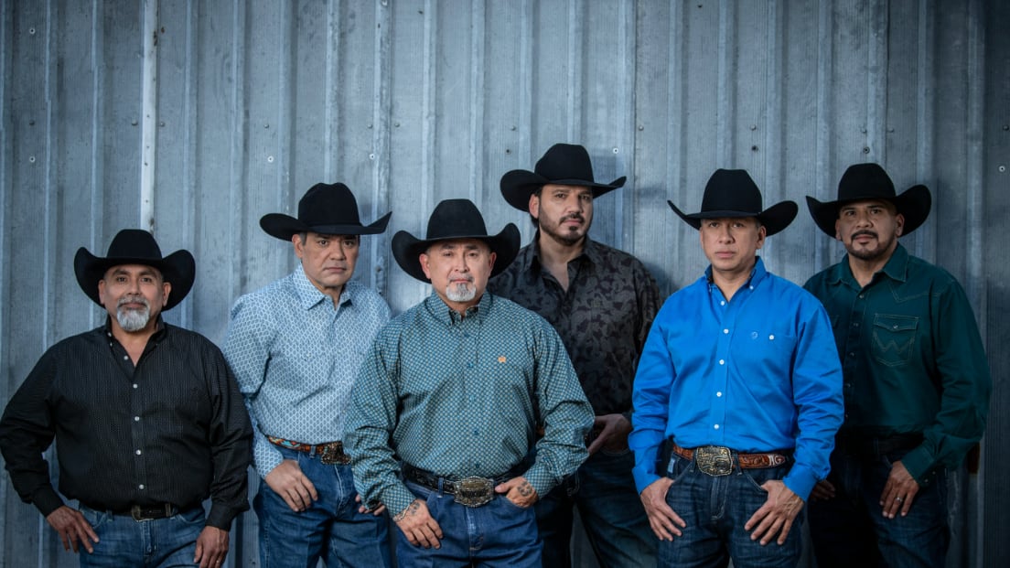 Grupo Intocable presenta cortometraje de ‘Estamos Todos’ en apoyo a los migrantes