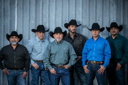 Grupo Intocable presenta cortometraje de ‘Estamos Todos’ en apoyo a los migrantes
