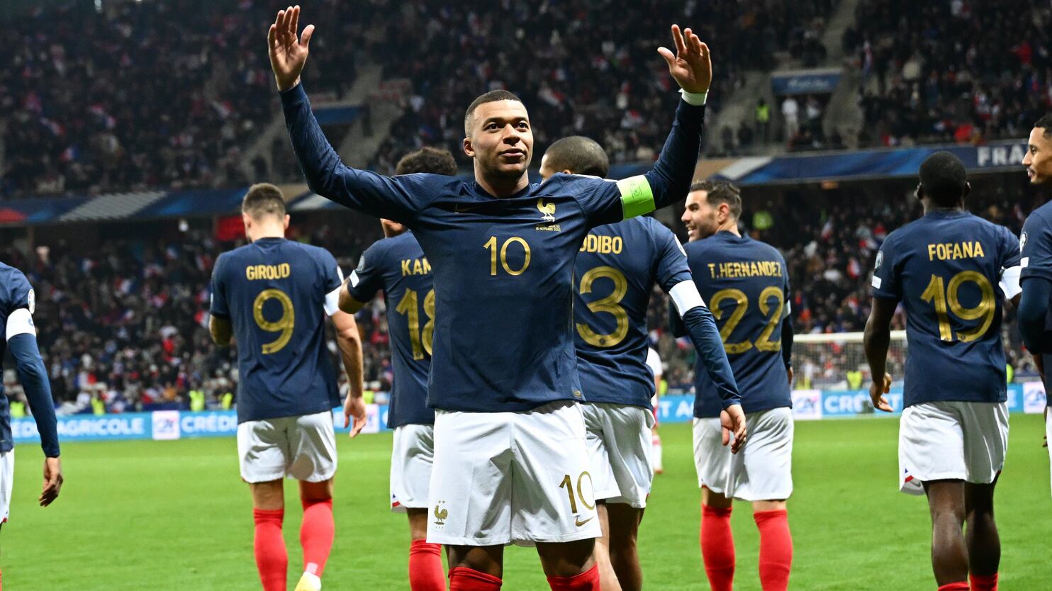 Mbappé se lució con un hat trick.