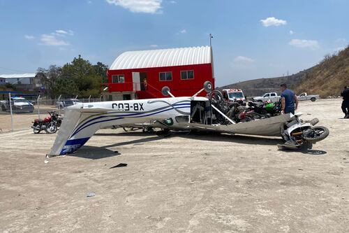 Avioneta de desploma en Atizapán tras despegue fallido