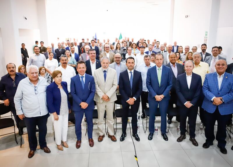 Lemus presenta propuestas y compromisos para fortalecer el sector notarial