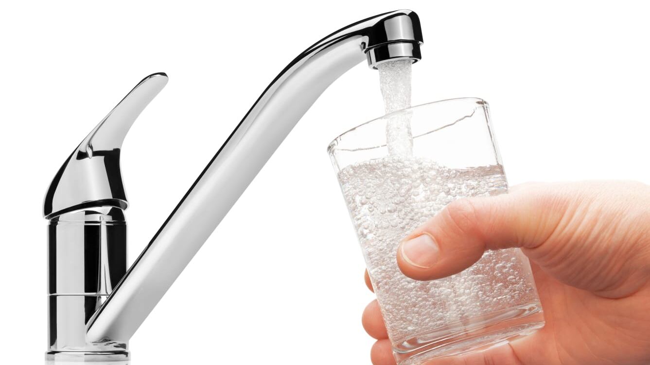 Los alcaldes argumentan que la paraestatal cobra hasta 30 mil pesos por una toma de agua.