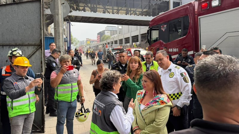 Clara Brugada llega a zona del derrumbe en San Antonio Abad; buscan a atrapados