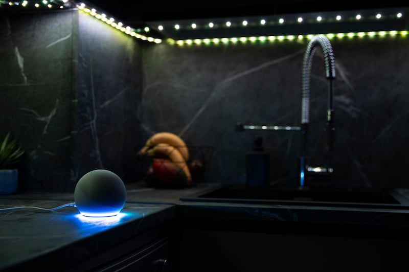 Desde crear listas del súper hasta ayudarte a dormir mejor, estos dispositivos están transformando la forma en que las familias  interactúan con la tecnología en casa