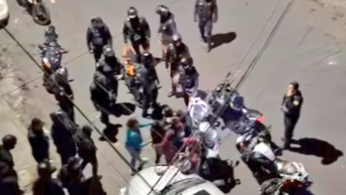 olicían golpean a jóvenes en CDMX.