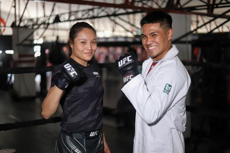 Médico del IMSS debutará como peleador en la UFC