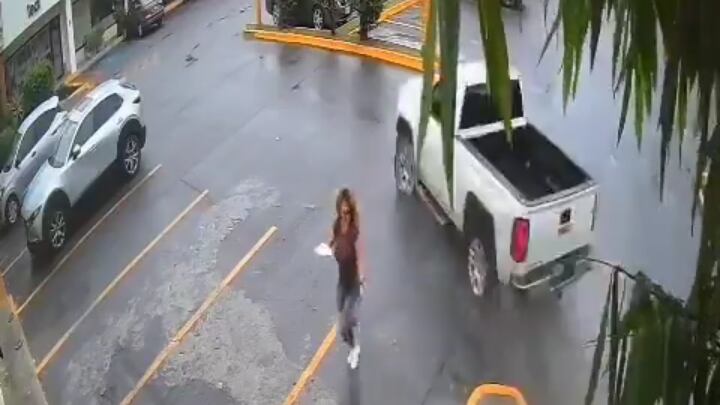 La mujer pudo reaccionar a tiempo y ponerse a salvo.