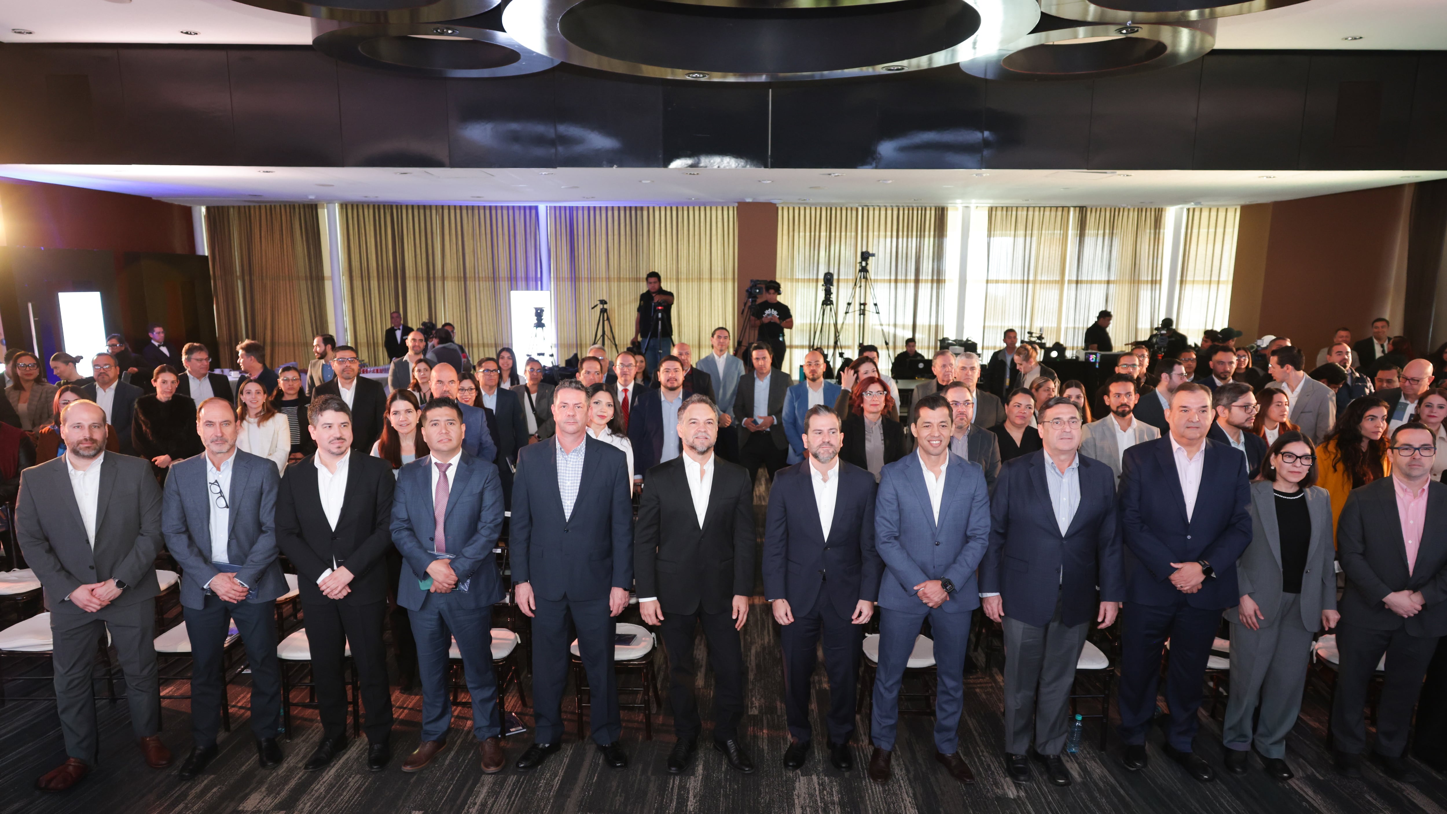 La iniciativa tiene como objetivo principal reducir las pérdidas de agua en la red de distribución y fortalecer la seguridad hídrica de la ciudad mediante tecnología de punta y gestión eficiente.