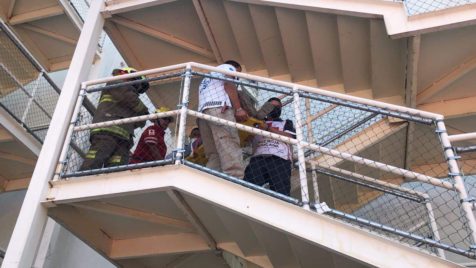 El accidente ocurrió en un hotel en el cruce de López Mateos y San Uriel en Chapalita.