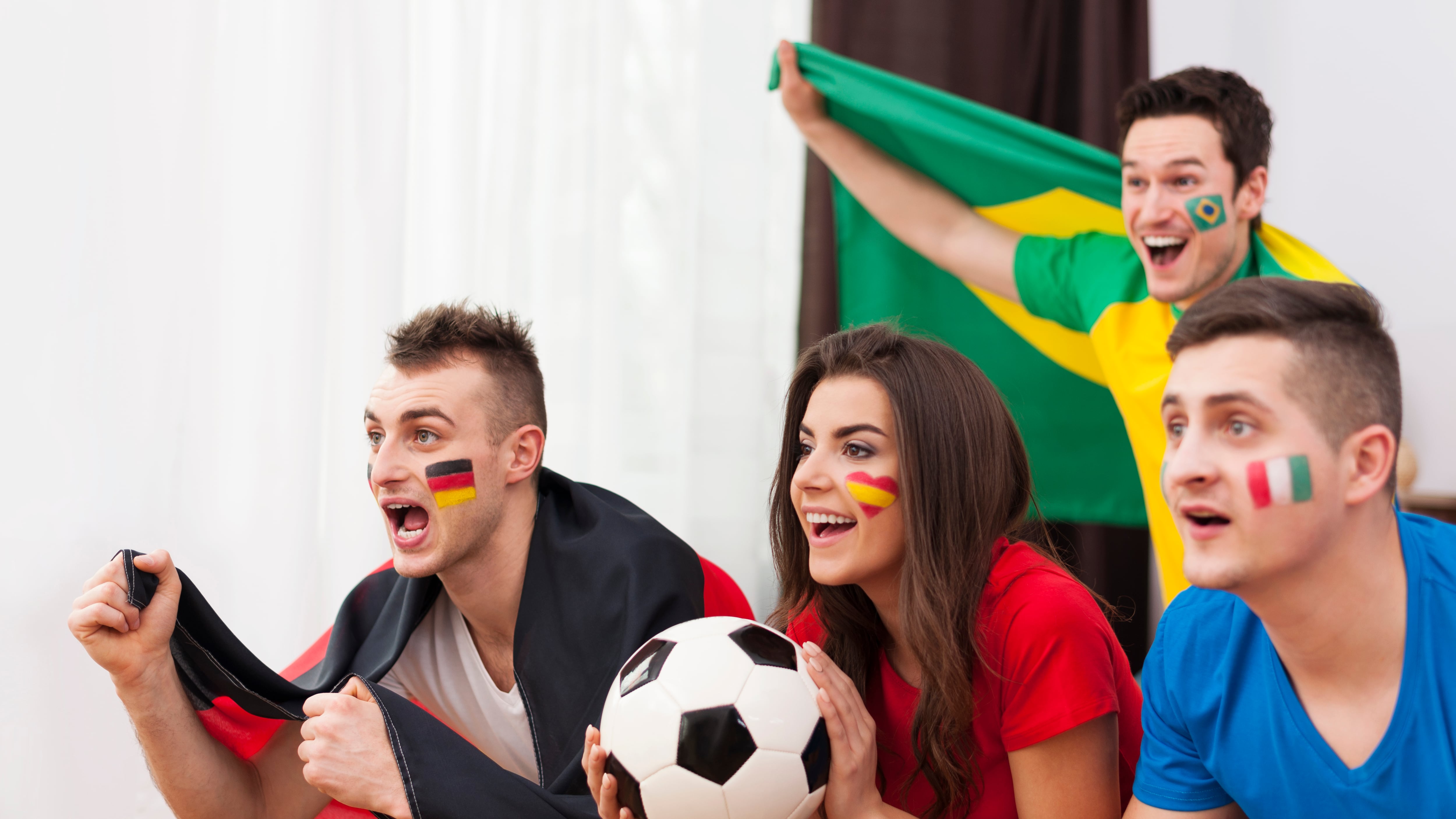 El exseleccionado nacional compartió anécdotas mundialistas y convivió con los aficionados en un evento que celebró a un año del inicio de la Copa del Mundo en el Estadio Azteca