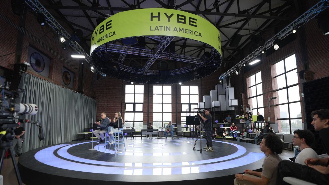 HYBE Latin America presenta su experiencia inmersiva junto a SANTOS BRAVOS