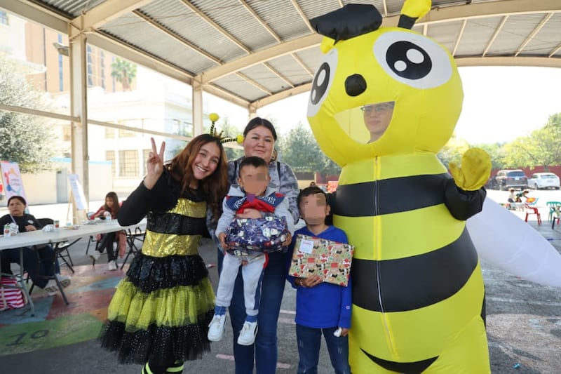 Hijos y nietos de los empleados disfrutaron de una tarde de convivencia regalos y sorpresas.