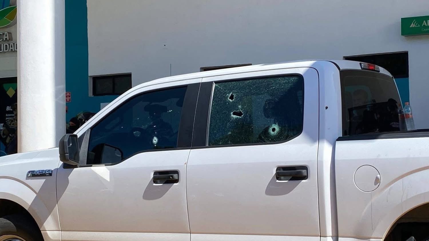 El atentado ocurrió en pleno centro de la capital sinaloense y dejó a una diputada herid