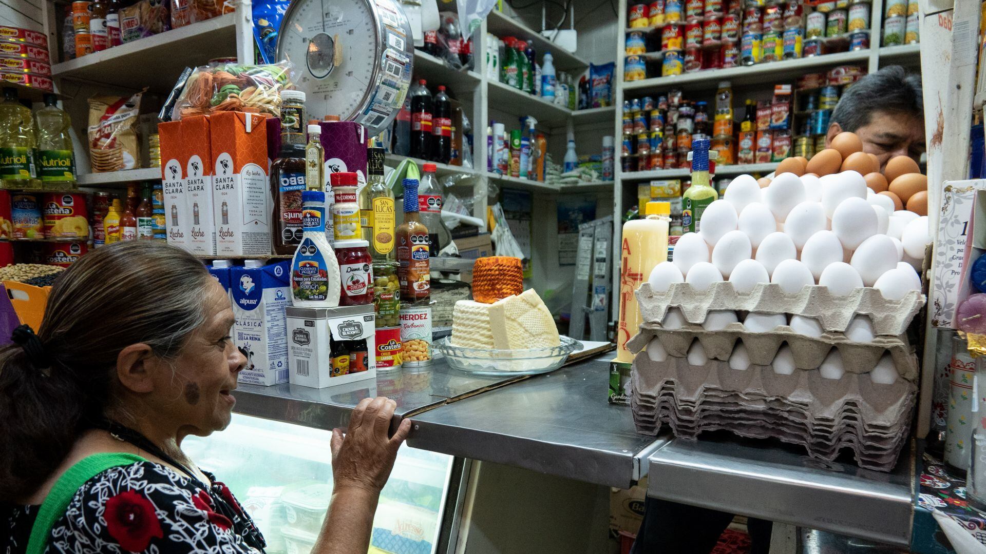 Existen elementos para que la Profeco investigue a los distribuidores y, en su caso, los multe por mantener alzas injustificadas, que castigan el bolsillo de los mexicanos.