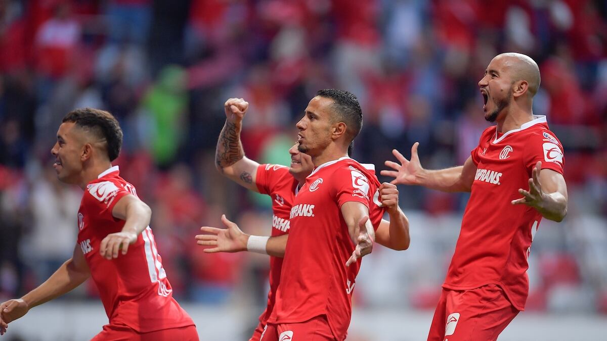 Toluca v Santos