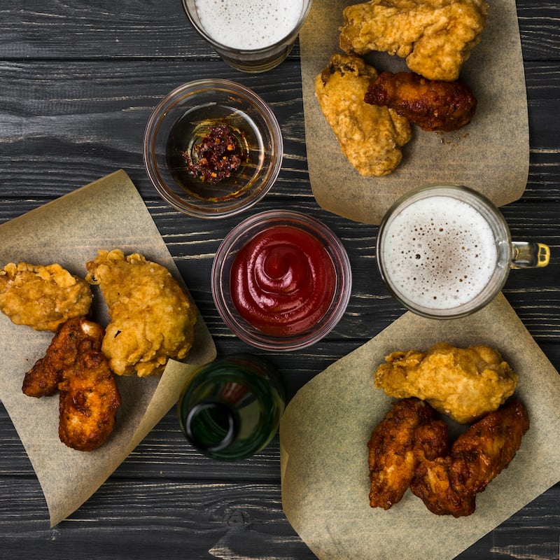 Los taprooms y restaurantes de BBQ texano son donde la pasión por el deporte se vive acompañada de amigos, buena comida y cerveza de calidad