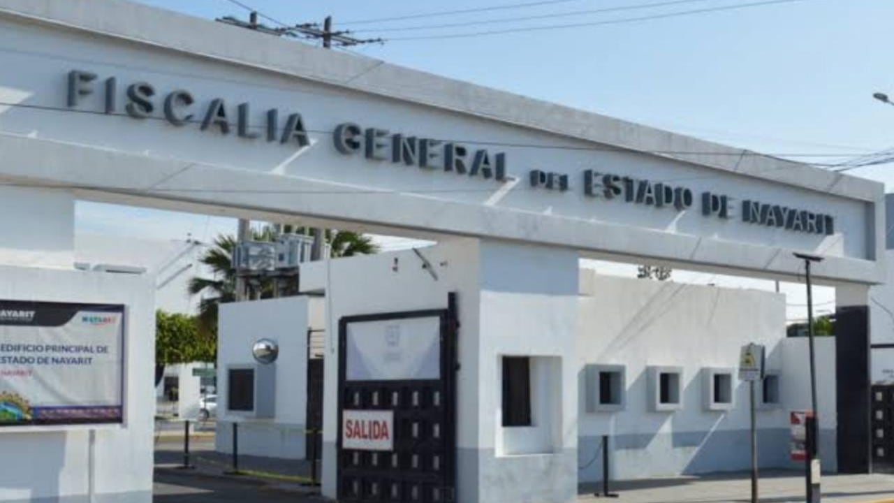 La Fiscalía de Nayarit determinó el cierre definitivo de las investigaciones contra el empresario Carlos Valenzuela Cadena, al no encontrar elementos de responsabilidad penal, con lo que quedaron canceladas órdenes de aprehensión y procesos de extradición.