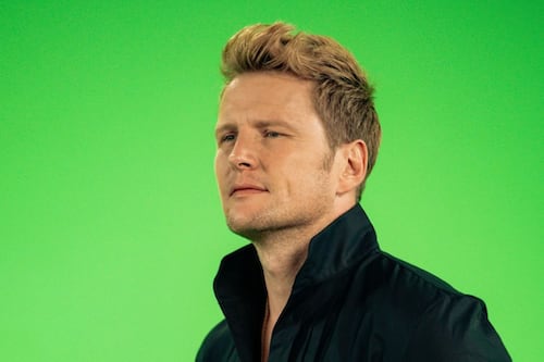 Alexander Acha se reinventa con mariachi y presenta su nueva piel