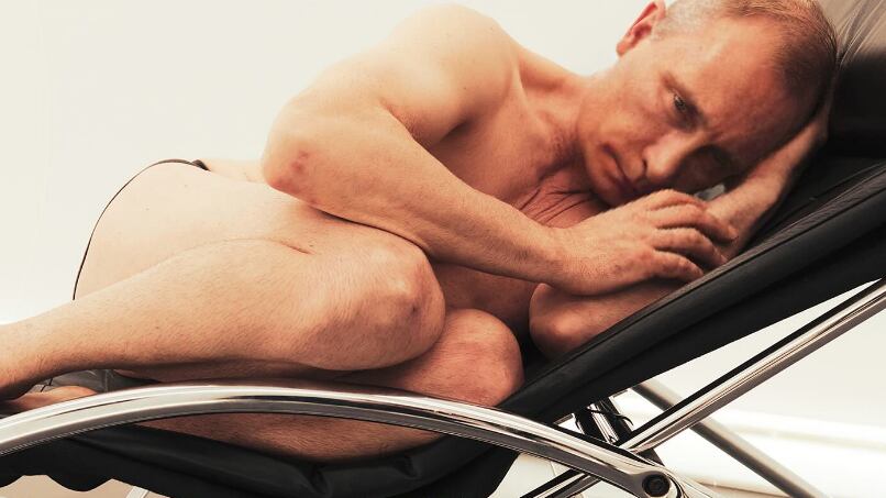 La biopic que sacude el cine político con inteligencia artificial, provocación y sátira