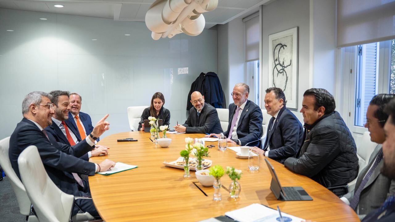 Gobernador impulsa inversión de 215 mdp de Plásticos Durex en gira por España