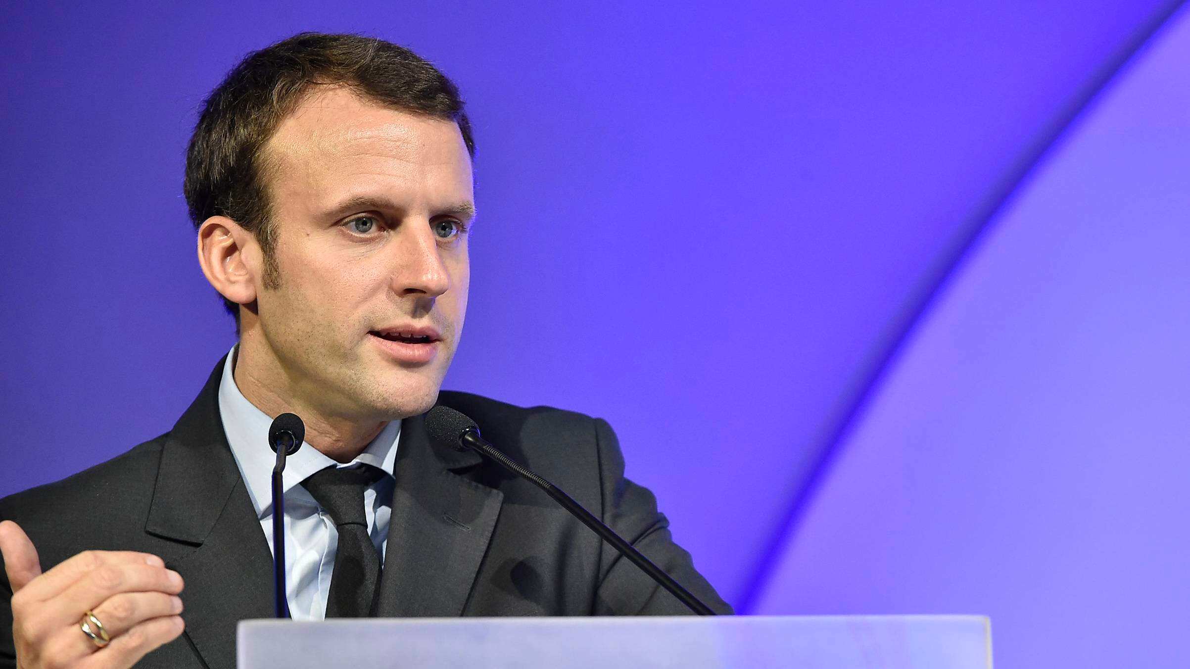 Francia planea reabrir comercios en mayo y levantar toque de queda en junio