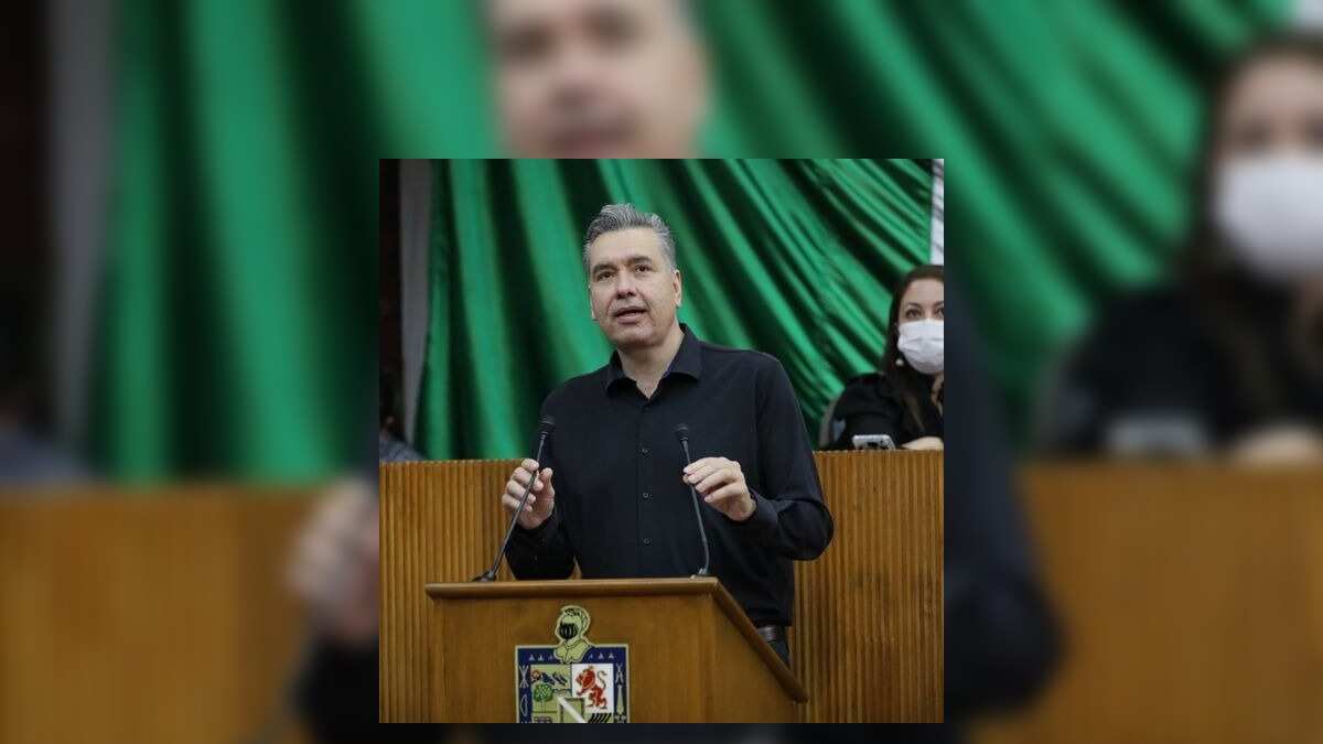 El morenista señaló que la lentitud y la burocracia en el otorgamiento de permisos provoca que se opere en la clandestinidad.